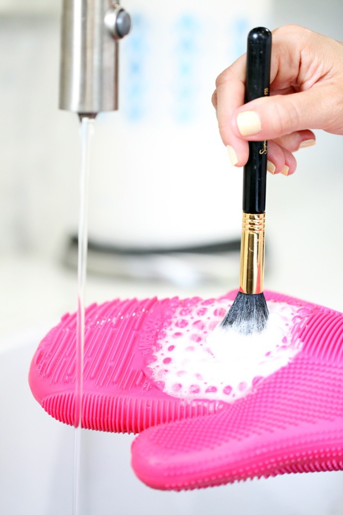 Makyaj Fircalari Nasil Temizlenir