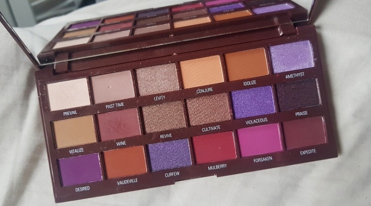 I Heart Revolution Violet Chocolate Far Paleti