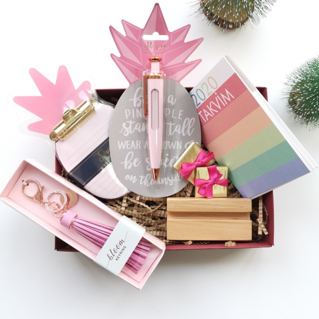 40 Hediye Fikri Yilbasi Hediyesi Ne Alinir